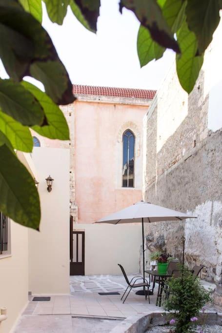 Kalliston House With A Yard Casa de férias Chrissi Akti Chania