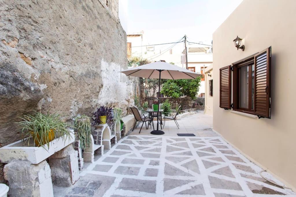 Kalliston House With A Yard Chrissi Akti Chania