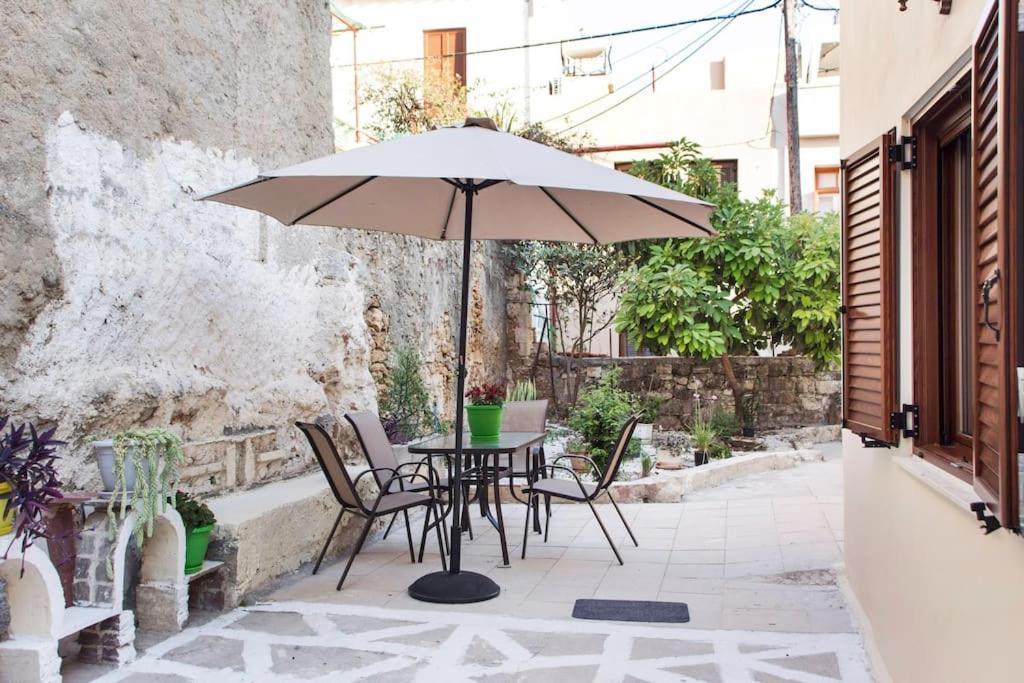 Kalliston House With A Yard Chrissi Akti Chania
